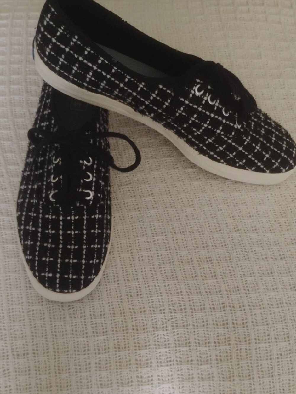 Keds Black & White Tweed Sneakers.Size 8M. Brand New In Box!
